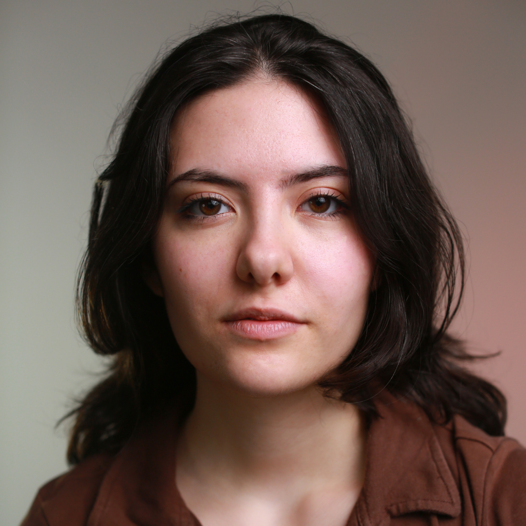 Ellen Chelepis Headshot