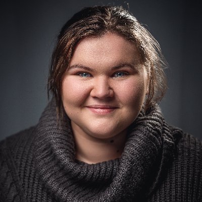 Caitlin Packer Headshot